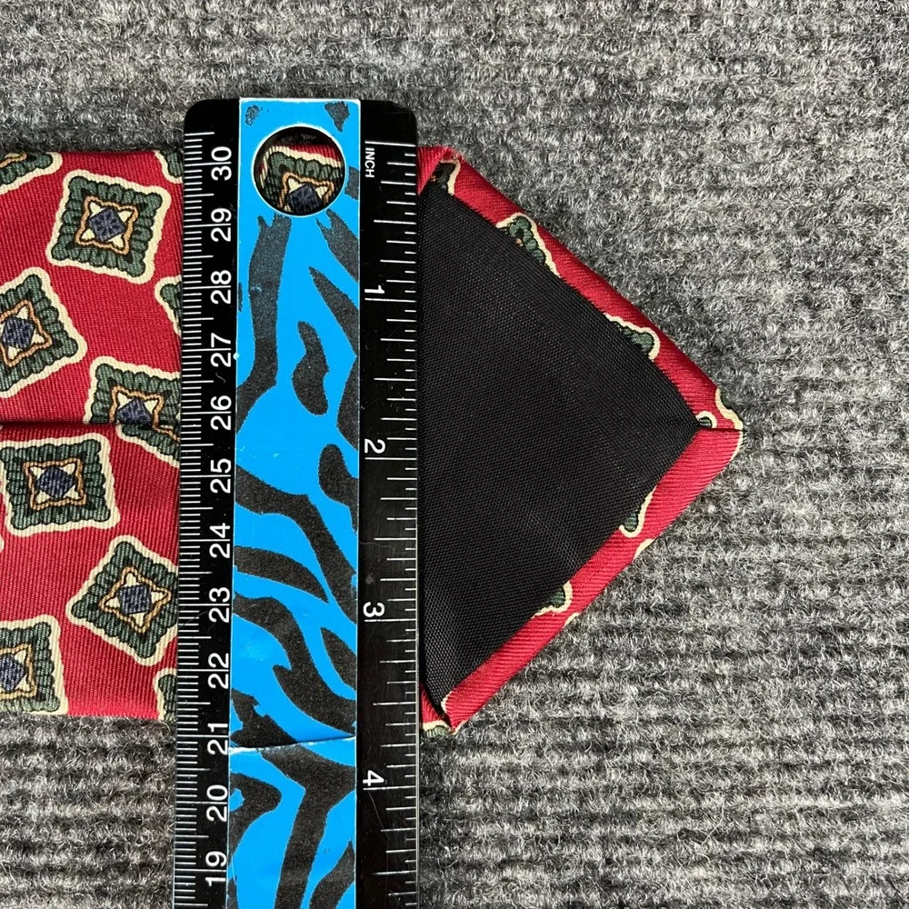 Claybrooke Mens Red Geometric Medallion Silk Blend Necktie 57 Inch Length